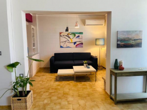 Books & Blossoms - Apartment in Nafplio